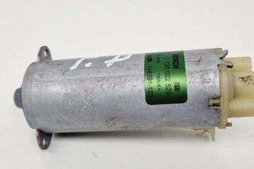 VOLKSWAGEN Passat B7 (2010-2015) Front Left Seat Control Motor 0130002529 31087789