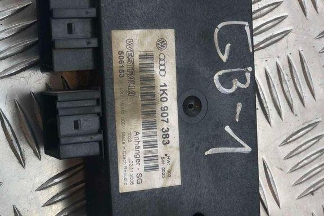 VOLKSWAGEN Passat B7 (2010-2015) Tow Hook Control Unit 1K0907383 31813302