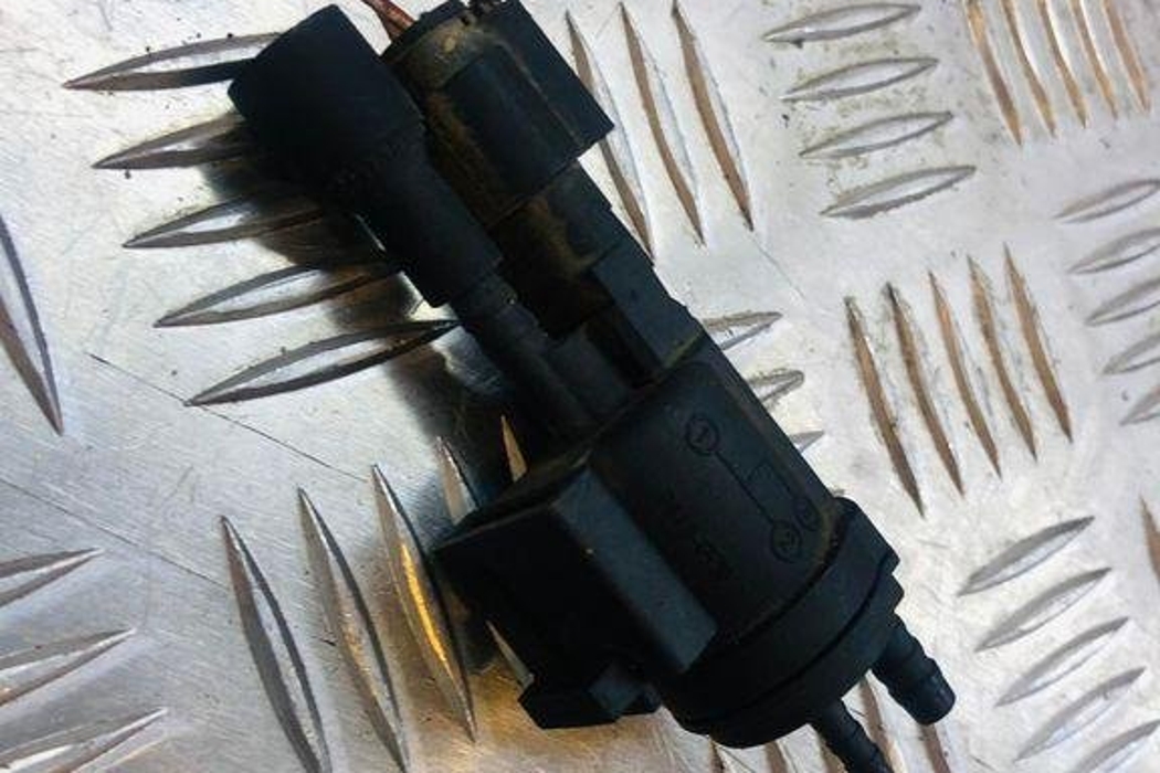 MERCEDES-BENZ C-Class W204/S204/C204 (2004-2015) Vacuum Valve 0025407097 31814553