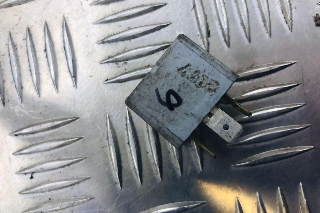 AUDI A8 D3/4E (2002-2010) Relays 141951253 31817307