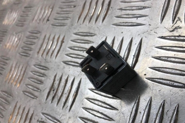 AUDI A8 D3/4E (2002-2010) Relays 141951253B 31813588