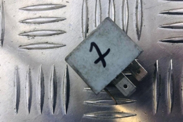 AUDI A8 D3/4E (2002-2010) Relays 141951253 31817305