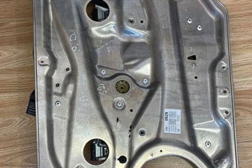 MERCEDES-BENZ C-Class W204/S204/C204 (2004-2015) Aizmugurējo labo durvju logu pacēlājs A2047600634 31821794