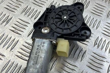 MERCEDES-BENZ C-Class W203/S203/CL203 (2000-2008) Aizmugurējo kreiso durvju loga pacēlāja motorīts A2038202942 31824594