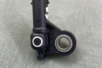 AUDI A4 B7/8E (2004-2008) Боковой датчик удара левый 4M0959643 31827736