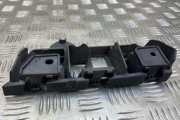PORSCHE Cayenne 958 (2010-2018) Aizmugurējā kreisā bampera stiprinājums 7P5807483 31832169