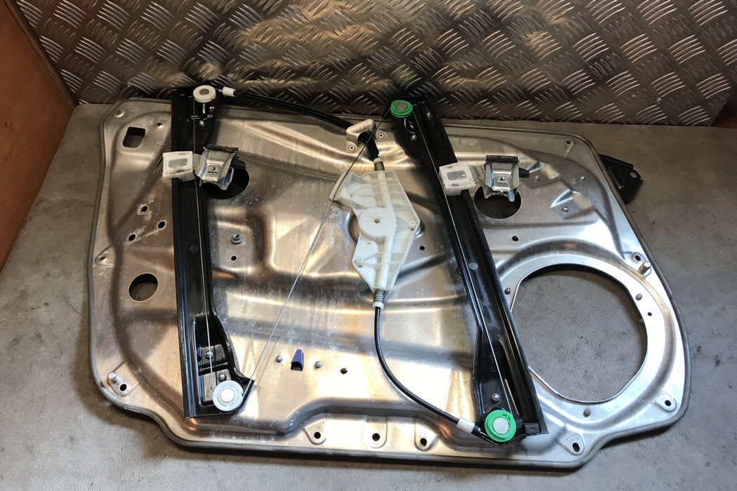 MERCEDES-BENZ E-Class W212/S212/C207/A207 (2009-2016) Priekšējo labo durvju logu pacēlājs A2128201102 17190611