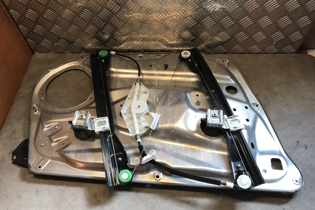 MERCEDES-BENZ E-Class W212/S212/C207/A207 (2009-2016) Priekšējo labo durvju logu pacēlājs A2128201102 17190611