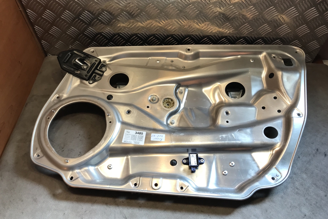 MERCEDES-BENZ E-Class W212/S212/C207/A207 (2009-2016) Priekšējo labo durvju logu pacēlājs A2128201102 17190611