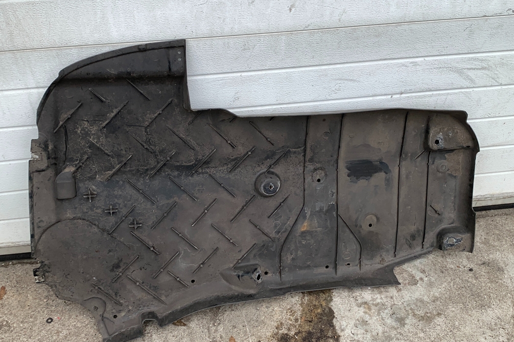 MERCEDES-BENZ C-Class W205/S205/C205 (2014-2023) Aizmugurējais vidējais apakšējais aizsargs a2056900307 30607769
