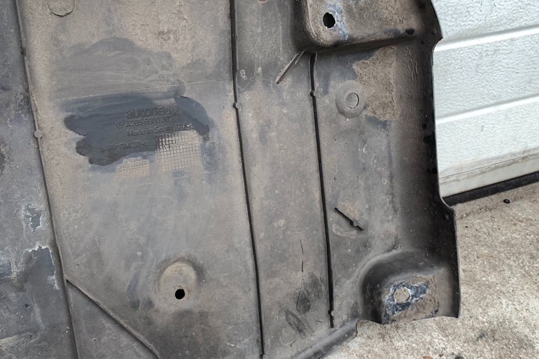 MERCEDES-BENZ C-Class W205/S205/C205 (2014-2023) Aizmugurējais vidējais apakšējais aizsargs a2056900307 30607769