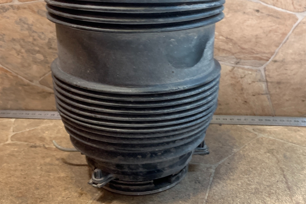 MERCEDES-BENZ E-Class W213/S213/C238/A238 (2016-2024) Aizmugurējais kreisais gaisa balstiekārtas spilvens a2053200125 30779353