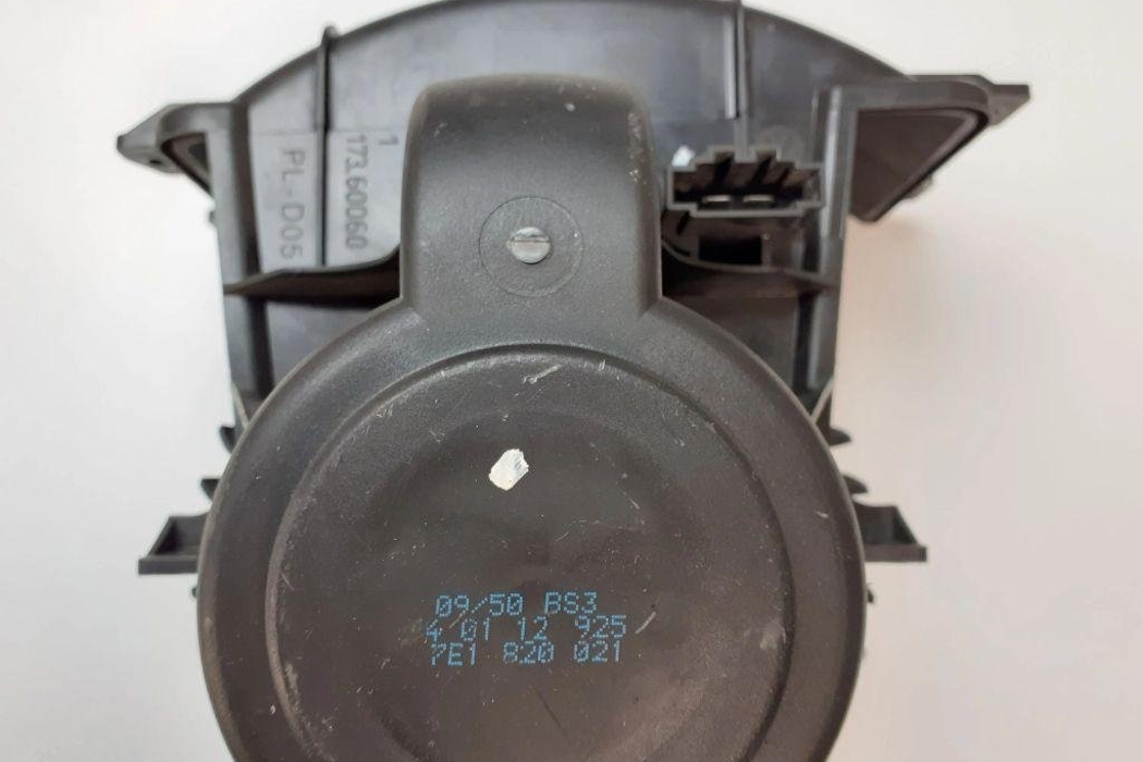 VOLKSWAGEN Transporter T5 (2003-2015) Salona sildītājs E509E302836U176,7E1820021 31908483