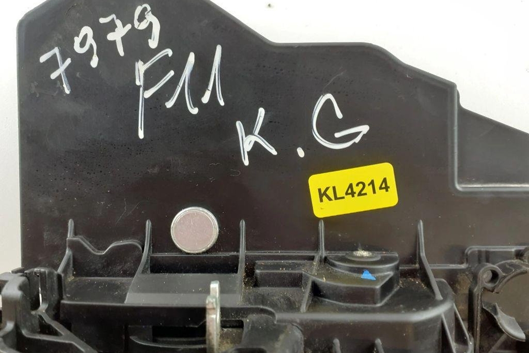 BMW 5 Series F10/F11 (2009-2017) Aizmugurējo kreiso durvju slēdzene 7202147,KL4214 31910942