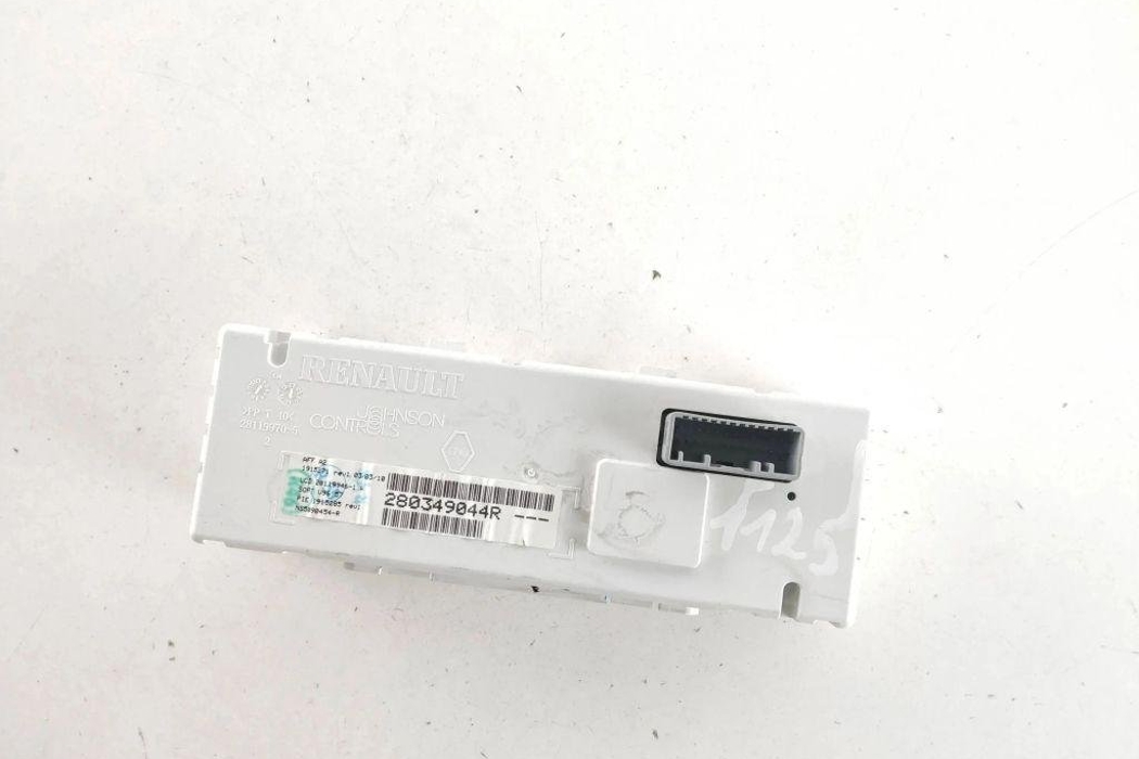 RENAULT Megane 3 generation (2008-2020) Navigation Display 31927336