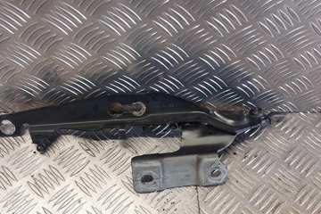 VOLVO XC60 1 generation (2008-2017) Петля капота передняя правая 30779283 28579106