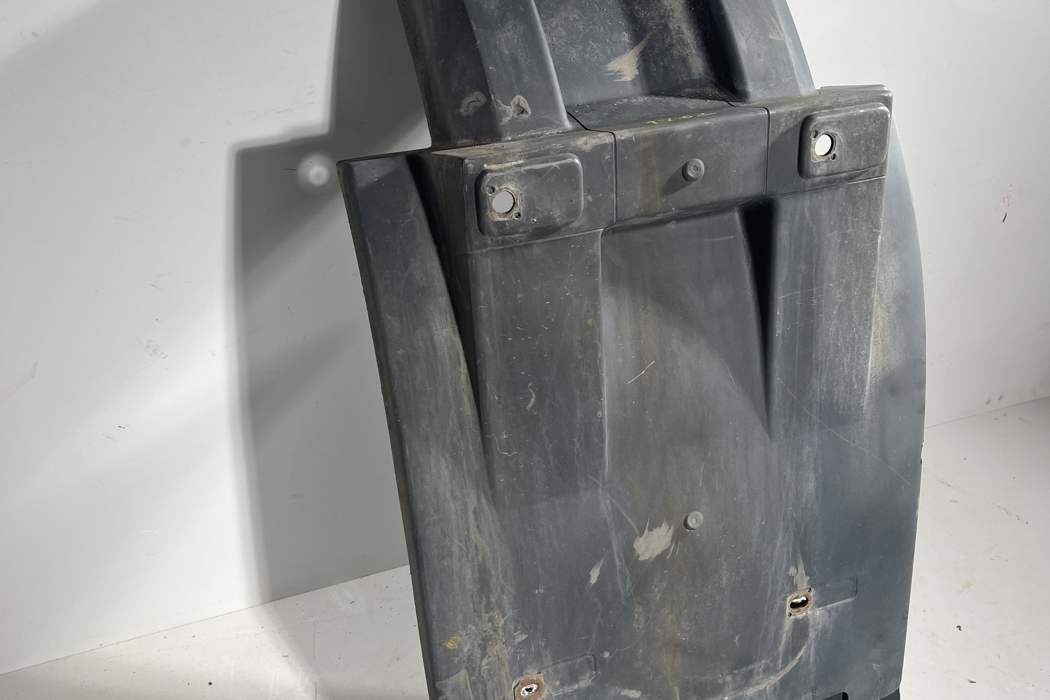 VOLVO FH (2005-present) F10/F11 (2009-2017) Front Right Mudguard 82637695,82637710,82637711,82637713,82637696,82637722,82637715 26021576