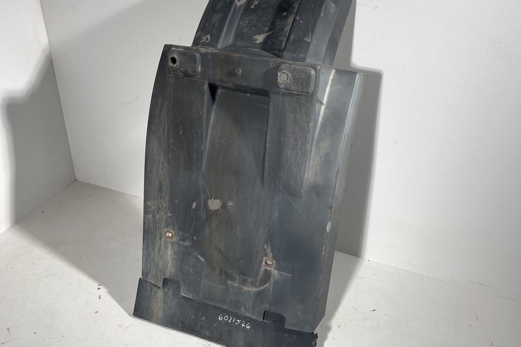 VOLVO FH (2005-present) F10/F11 (2009-2017) Front Right Mudguard 82637695,82637710,82637711,82637713,82637696,82637722,82637715 26021576