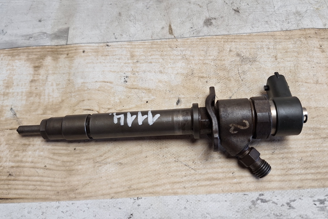 VOLVO S60 1 generation (2000-2009) Bränsleinsprutare 0445110078 30840037