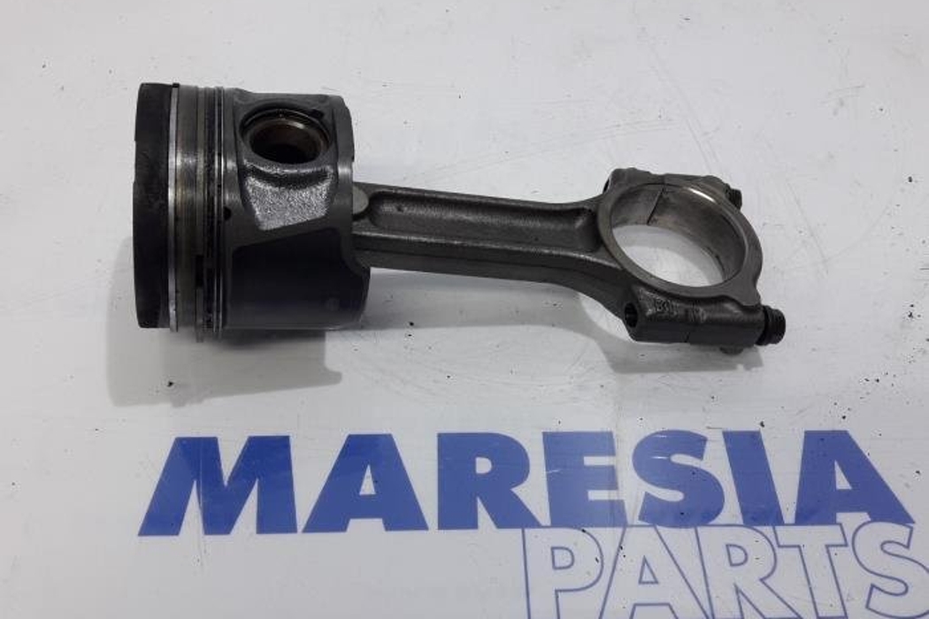 RENAULT Megane 3 generation (2008-2020) Virzuļu komplekts K9K837,120A13546R,120A14373R,120A16598R,7701475074 27770215
