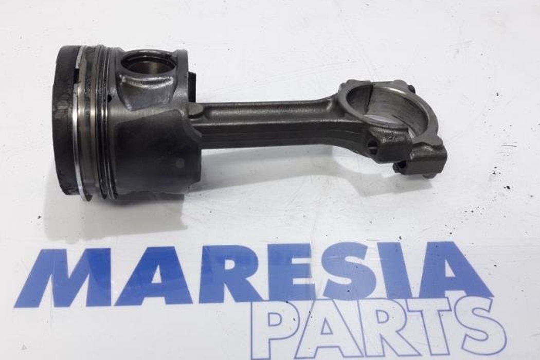 RENAULT Megane 3 generation (2008-2020) Virzuļu komplekts K9K837,120A13546R,120A14373R,120A16598R,7701475074 27770502