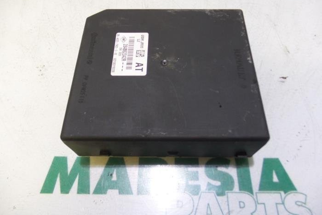 RENAULT Scenic 3 generation (2009-2015) Drošinātāju kārba 284B63106R,284B67587R,284B68455R,284B62342R 27782689