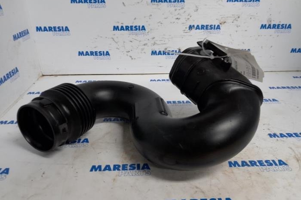 OPEL Vivaro B (2014-2019) Air Intake Tube 165555514R,93451665 27807634