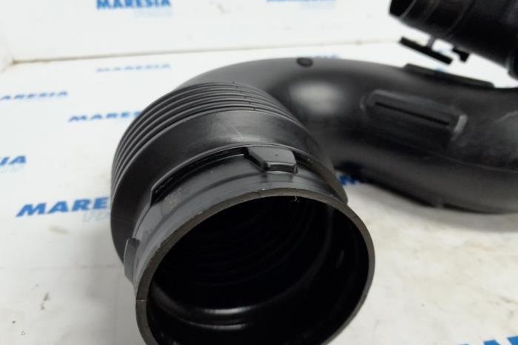 OPEL Vivaro B (2014-2019) Air Intake Tube 165555514R,93451665 27807634