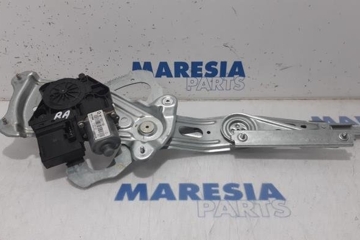 RENAULT Scenic 3 generation (2009-2015) Aizmugurējo labo durvju logu pacēlājs 910836200,827208148R,827200006R,827303178R,915947200,916836200,965916102,910586102 27340856