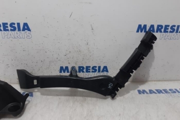 PEUGEOT 3008 1 generation (2010-2016) Aizmugurējā labā bampera stiprinājums 9683047280,7416P9,9685552477,9683195680,7416Q0 27342480
