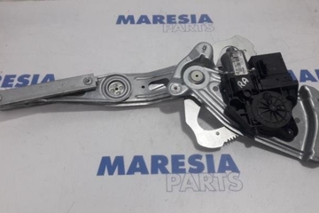 RENAULT Scenic 3 generation (2009-2015) Aizmugurējo labo durvju logu pacēlājs 827208148R,827200006R,827303178R 27342784