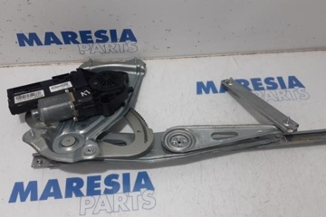 RENAULT Megane 3 generation (2008-2020) Priekšējo kreiso durvju logu pacēlājs 807218465R,807210004R,966036102,966415102,916820200,807310915R,915240200,966318200,503621120208,968432100,965916102 27342836