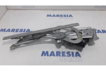RENAULT Scenic 3 generation (2009-2015) Aizmugurējo labo durvju logu pacēlājs 966415102,910836200,827208148R,827200006R,827303178R,915947200,916836200 27343111