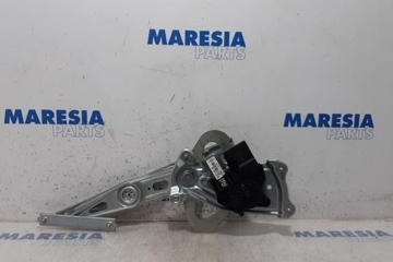 RENAULT Scenic 3 generation (2009-2015) Aizmugurējo labo durvju logu pacēlājs 827208148R,827200006R,827303178R,915947200 27344081