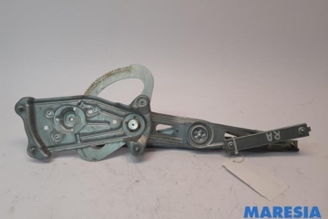 RENAULT Scenic 3 generation (2009-2015) Aizmugurējo labo durvju logu pacēlājs 827208148R,827200006R,965916102,910855104 27345898