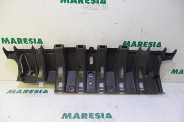 PEUGEOT 3008 1 generation (2010-2016) Aizmugurējā labā bampera stiprinājums 9682936080,7416P8 27367911