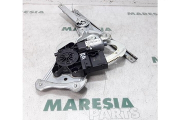 RENAULT Scenic 3 generation (2009-2015) Aizmugurējo labo durvju logu pacēlājs 827300005R,827208148R,915947100,916836101 27377400