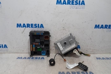 PEUGEOT 208 Peugeot 208 (2012-2015) Motora vadības bloks 9800913080,9811545080,9663123380,BSIN02,9819849680 27752686