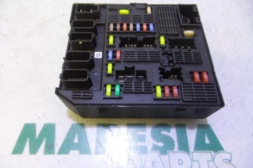 RENAULT Scenic 3 generation (2009-2015) Drošinātāju kārba 284B63106R,284B67587R,284B68455R,284B62342R 27776021