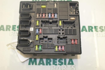 RENAULT Scenic 3 generation (2009-2015) Drošinātāju kārba 284B63106R,284B67587R,284B68455R,284B62342R 27829978