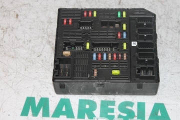 RENAULT Scenic 3 generation (2009-2015) Drošinātāju kārba 284B63106R,284B67587R,284B68455R,284B62342R 27830090