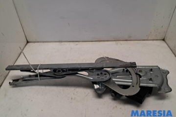 RENAULT Scenic 3 generation (2009-2015) Aizmugurējo labo durvju logu pacēlājs 910836200,827208148R,827200006R,827303178R,915947200,916836200,827303178,910870101 27861014