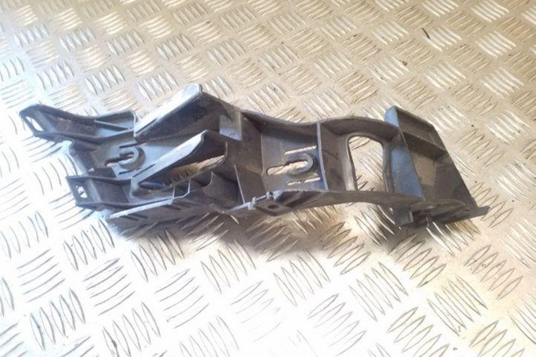 VOLKSWAGEN Golf 5 generation (2003-2009) Aizmugurējā labā bampera stiprinājums 1K6807394EZT,1K6807376ZSB 26086451