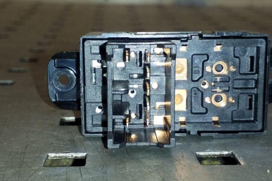 KIA Sorento 2 generation (2009-2021) Кнопка стеклоподъемника передней левой двери 202007550 26198847