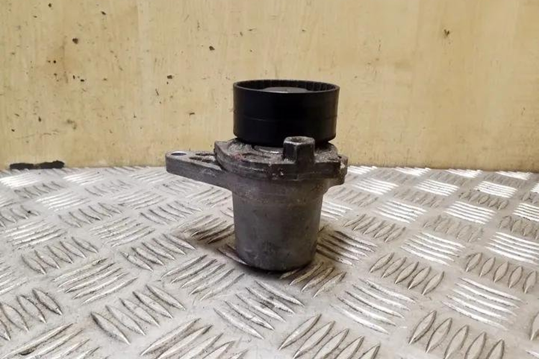 NISSAN X-Trail T32 (2013-2022) Belt Tensioner 117505337R 26222880