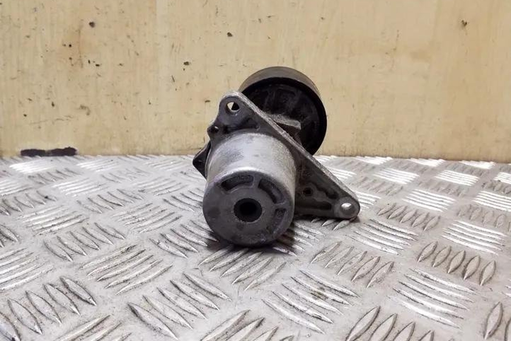 NISSAN X-Trail T32 (2013-2022) Belt Tensioner 117505337R 26222880