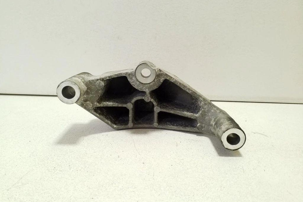 NISSAN X-Trail T32 (2013-2022) Gearbox Mount Bracket 32161617