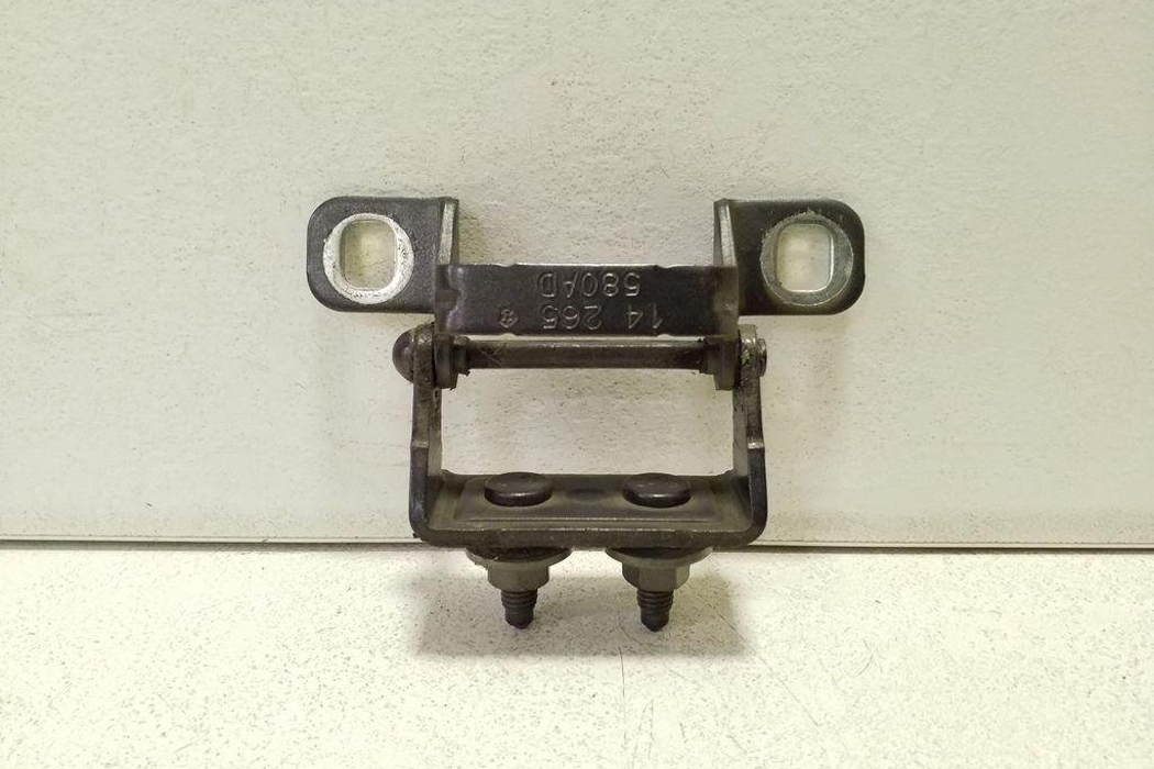 JEEP Cherokee 4 generation (KK) (2007-2013) Kreisās puses bagāžnieka eņģe 14265580AD 32164564