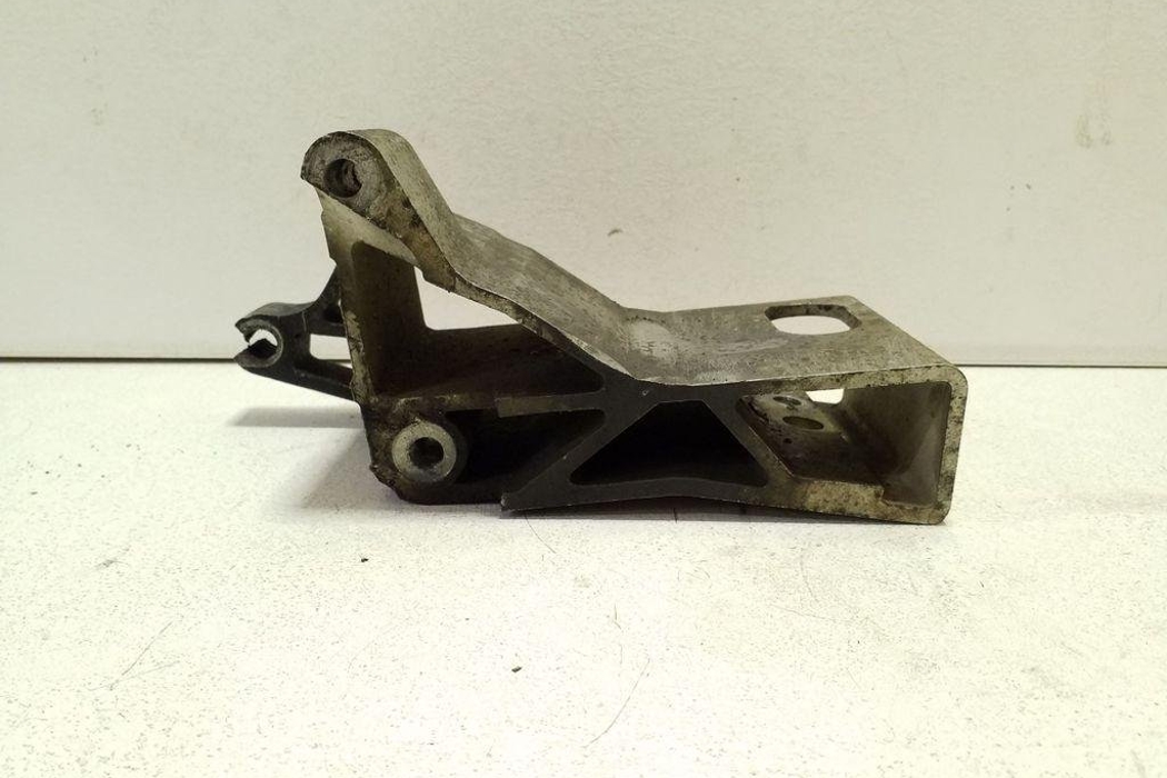VOLVO S60 1 generation (2000-2009) Pārnesumkārbas kronšteins 8684380 32165769