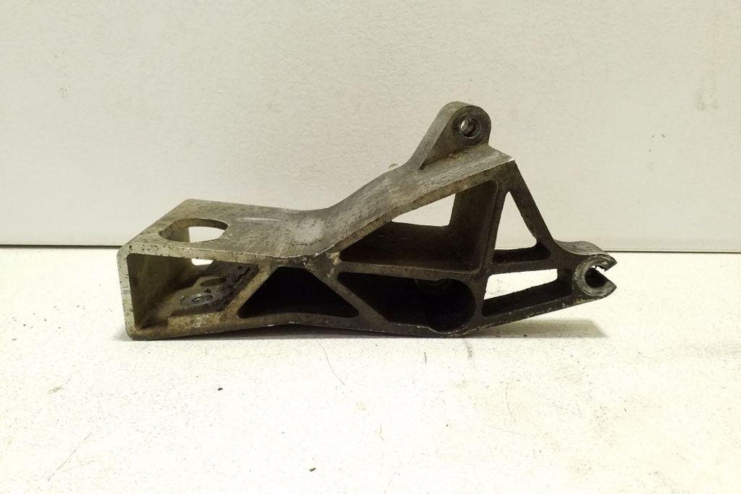 VOLVO S60 1 generation (2000-2009) Pārnesumkārbas kronšteins 8684380 32165769